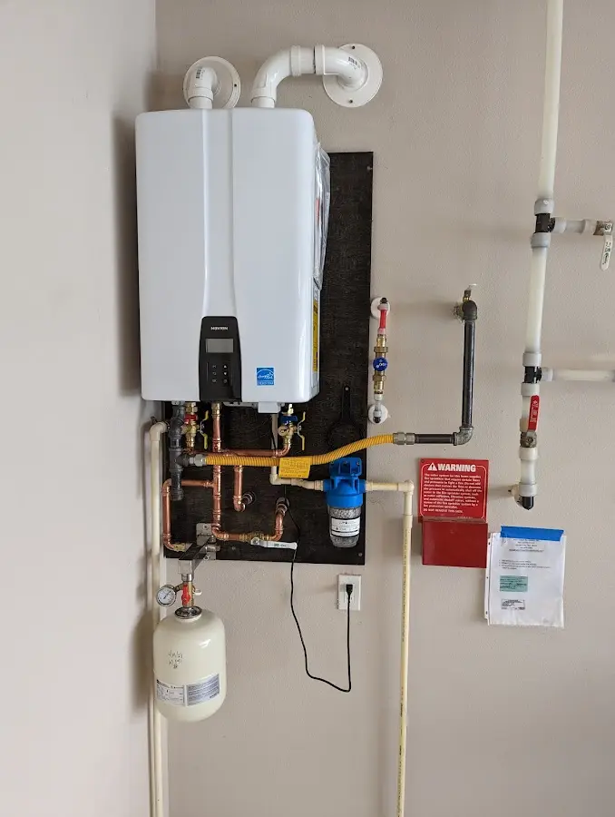 Professional plumber installing copper piping in a Socorro home